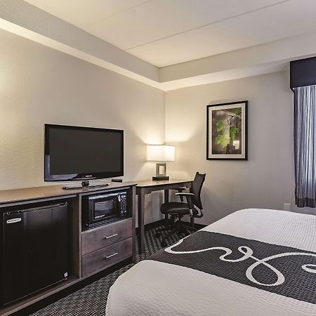 La Quinta By Wyndham Warwick Providence Airport Hotel Bagian luar foto