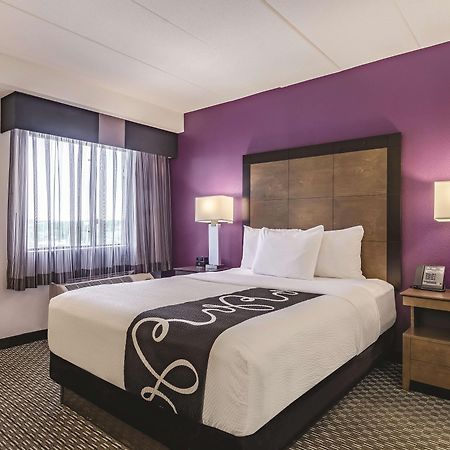 La Quinta By Wyndham Warwick Providence Airport Hotel Bagian luar foto