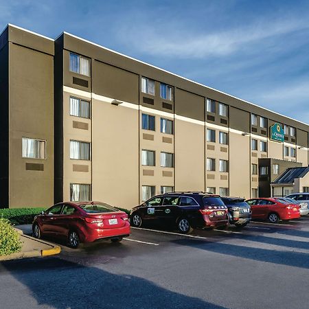 La Quinta By Wyndham Warwick Providence Airport Hotel Bagian luar foto