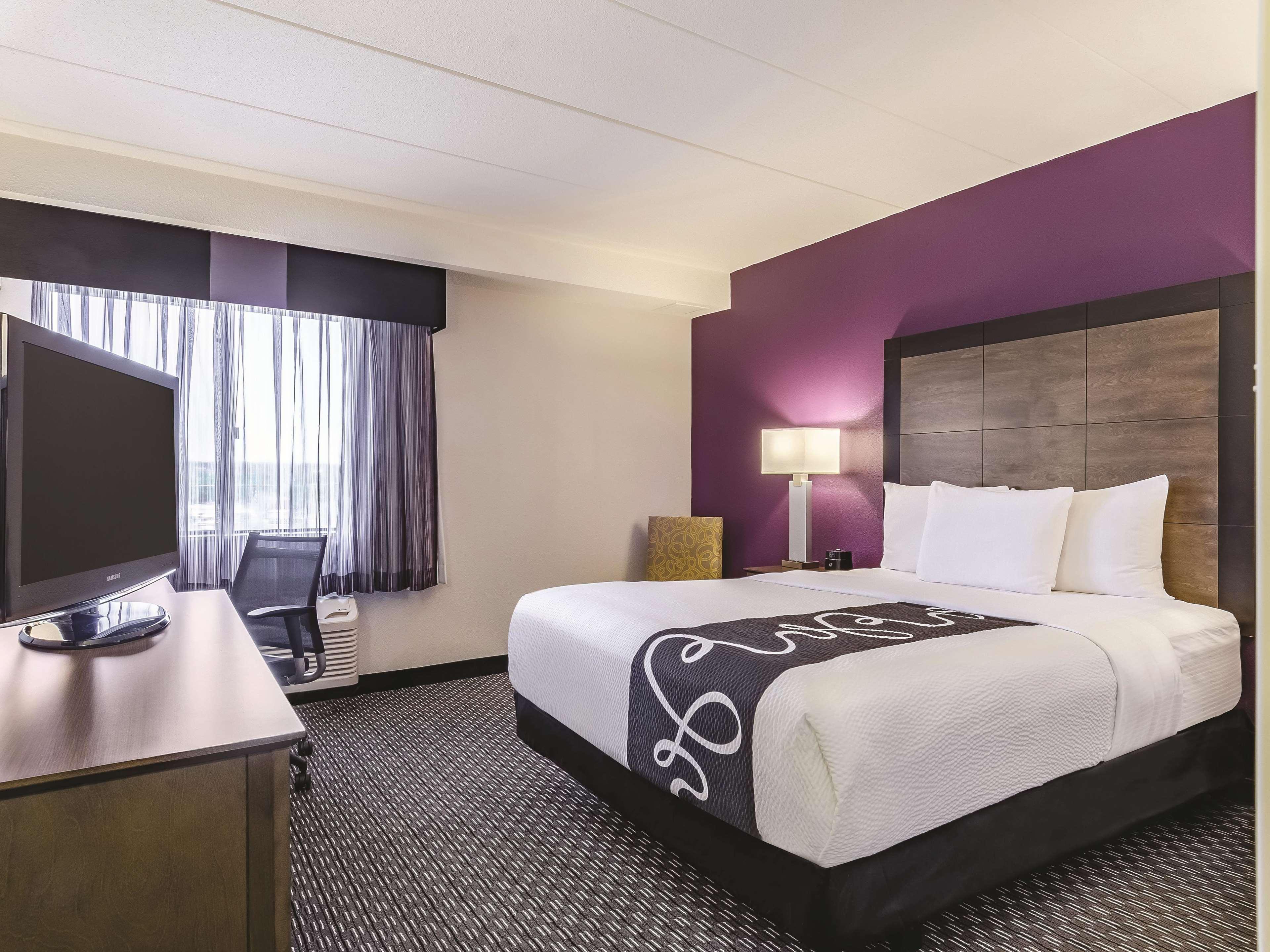 La Quinta By Wyndham Warwick Providence Airport Hotel Bagian luar foto