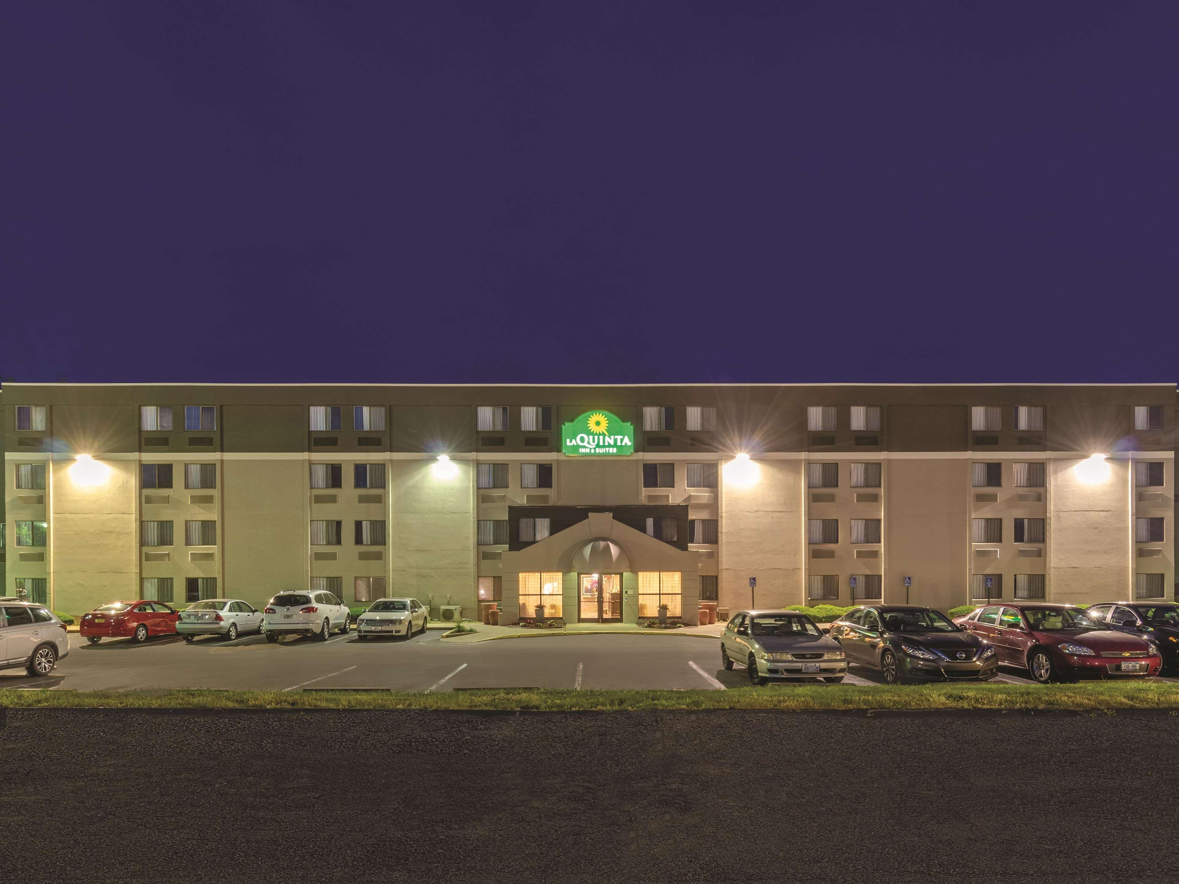 La Quinta By Wyndham Warwick Providence Airport Hotel Bagian luar foto