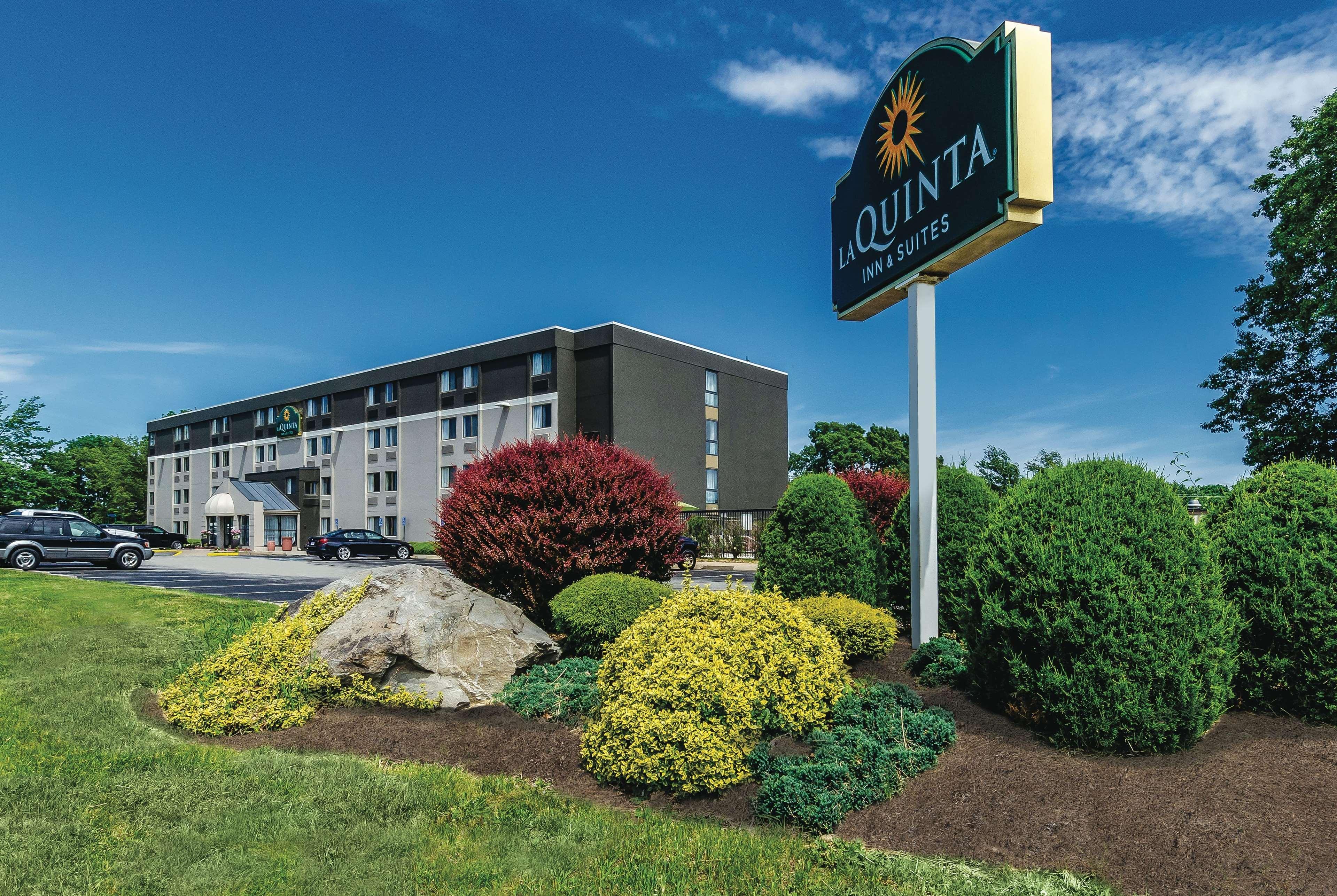 La Quinta By Wyndham Warwick Providence Airport Hotel Bagian luar foto