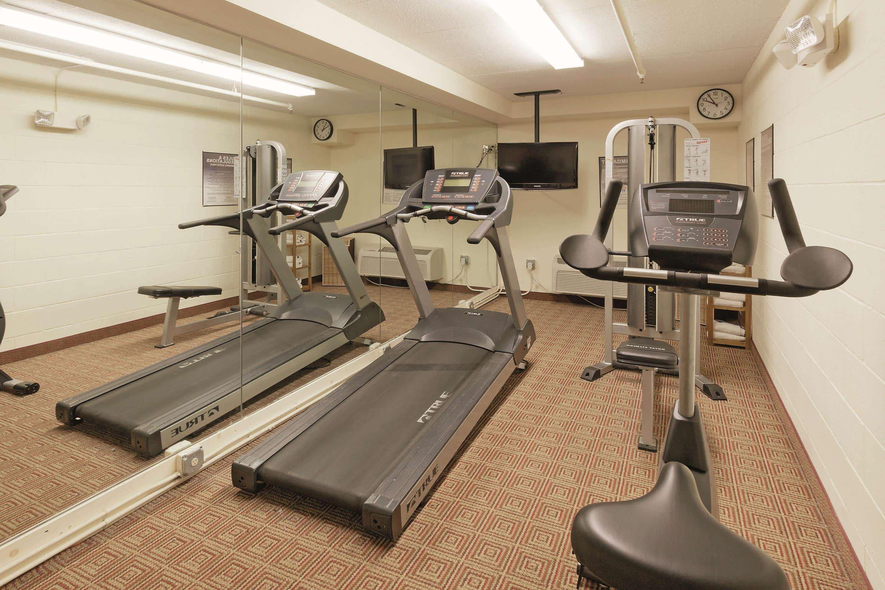 La Quinta By Wyndham Warwick Providence Airport Hotel Bagian luar foto