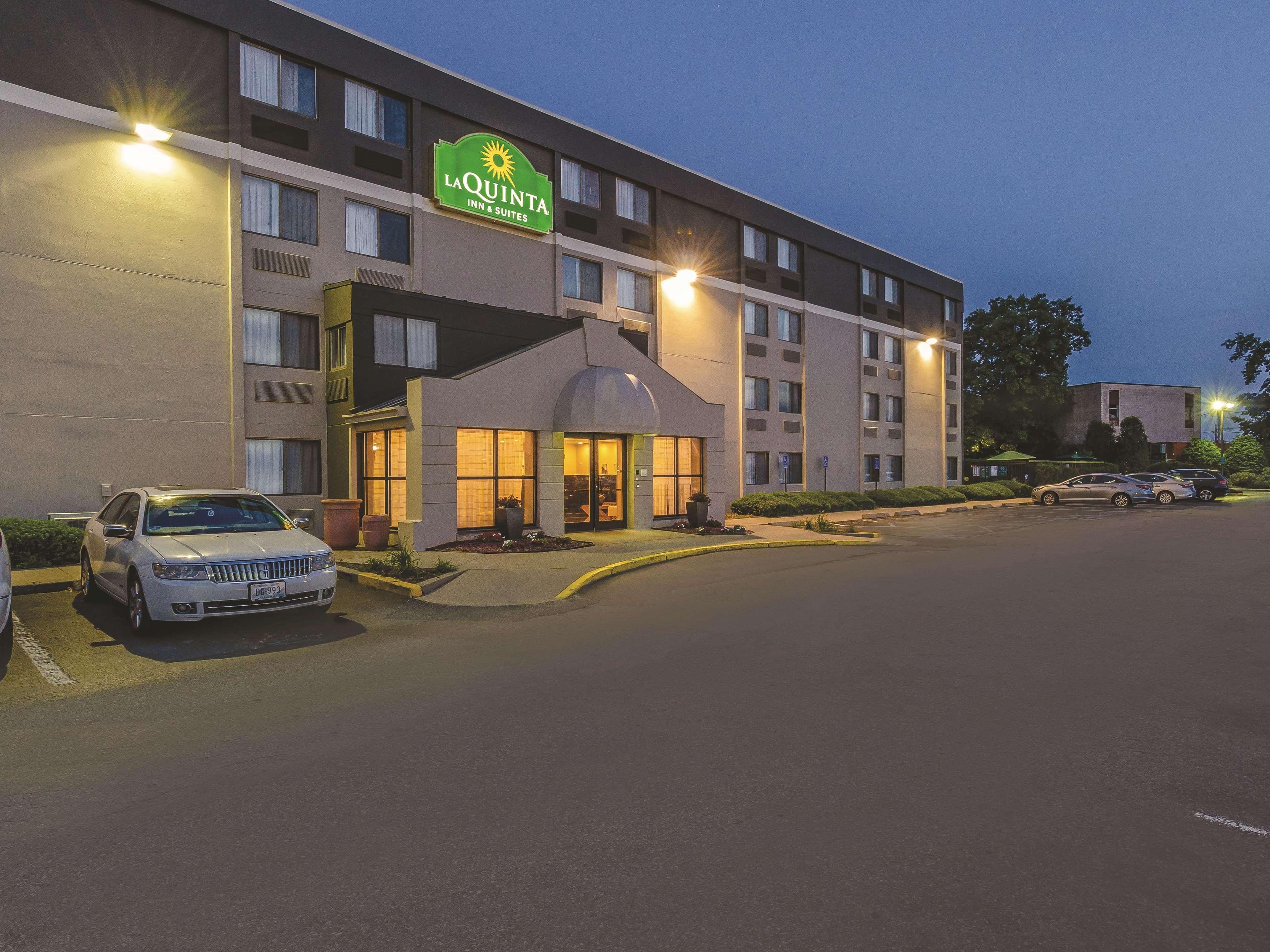 La Quinta By Wyndham Warwick Providence Airport Hotel Bagian luar foto