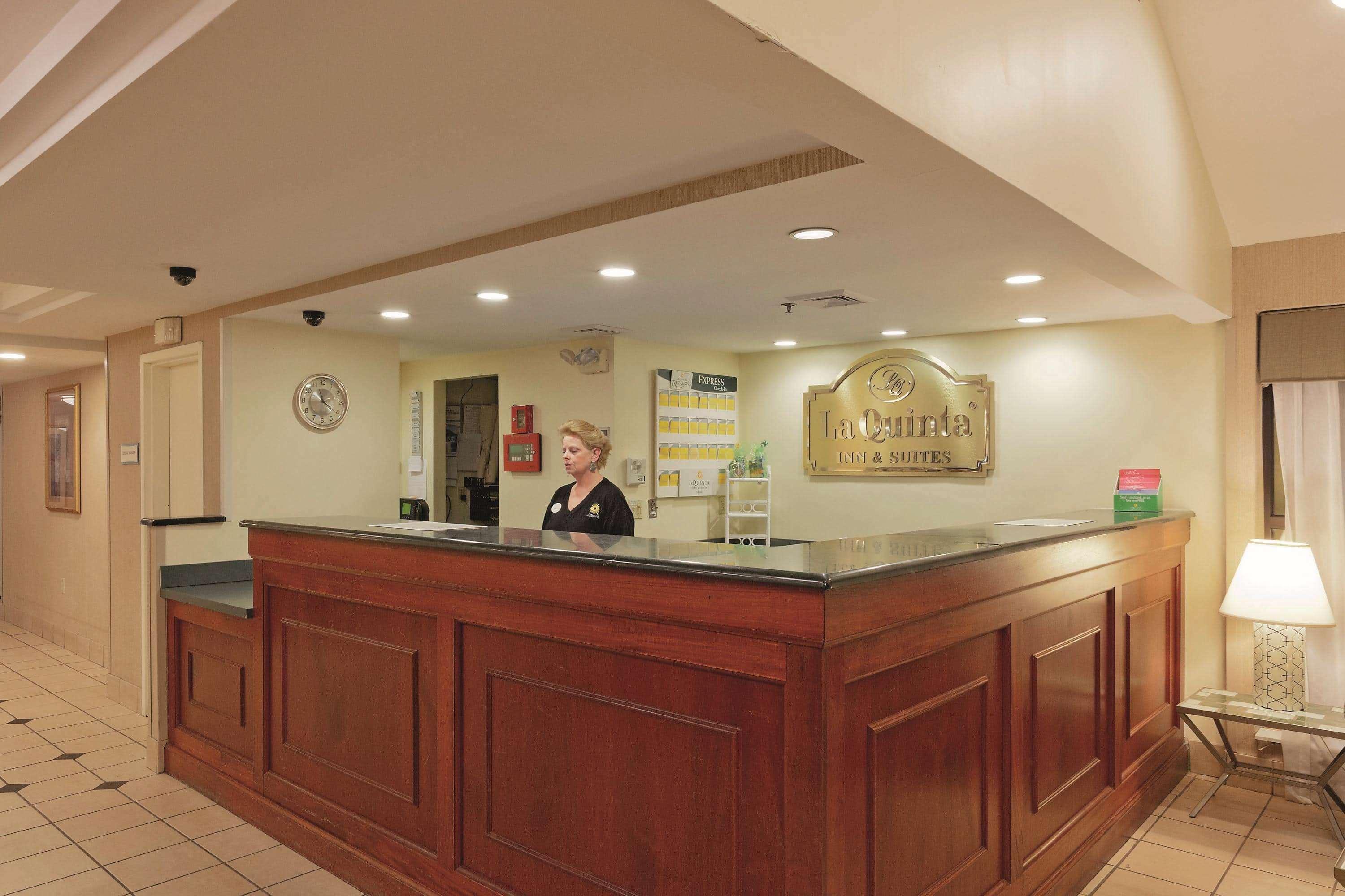 La Quinta By Wyndham Warwick Providence Airport Hotel Bagian luar foto