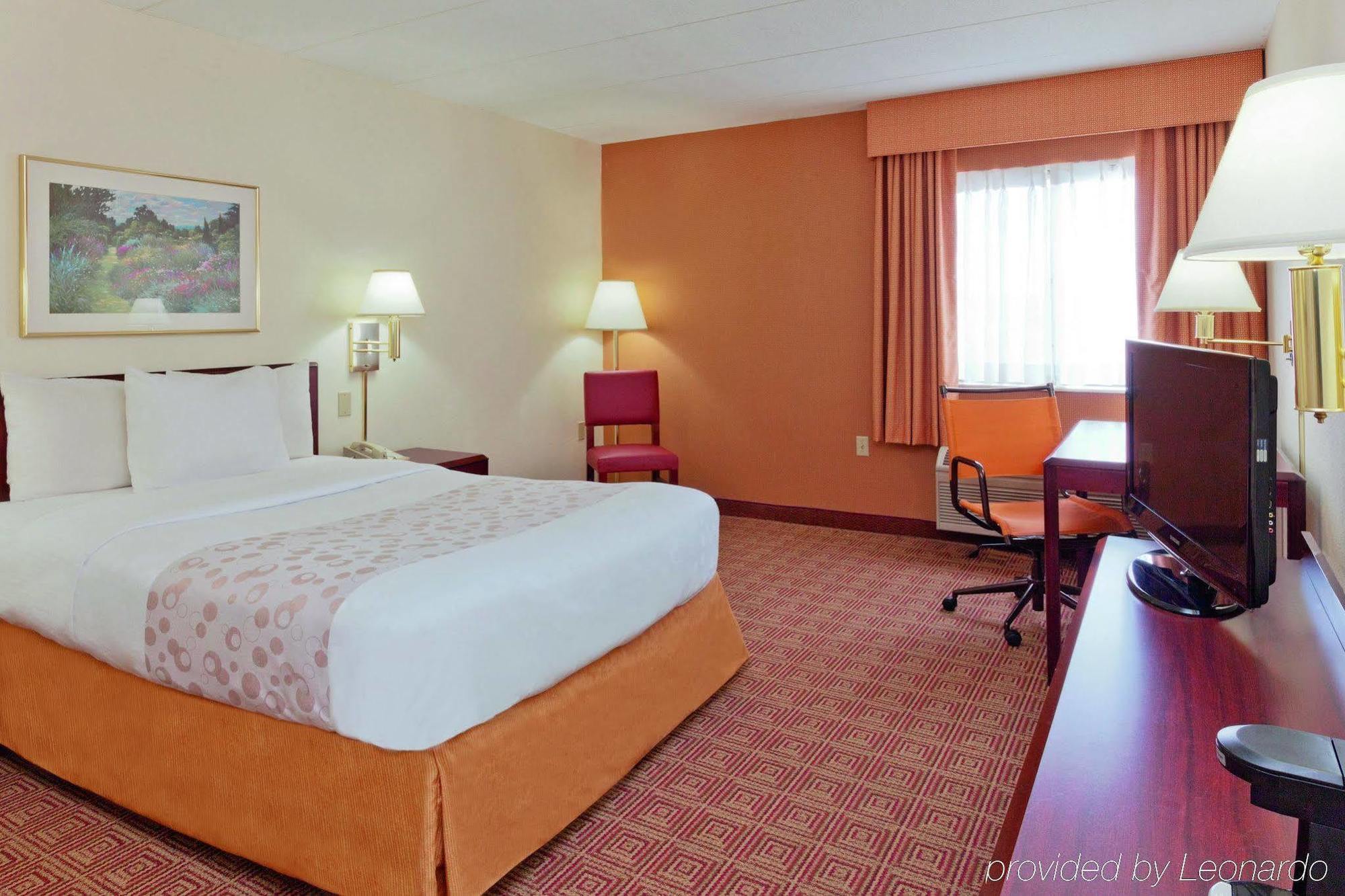 La Quinta By Wyndham Warwick Providence Airport Hotel Bagian luar foto