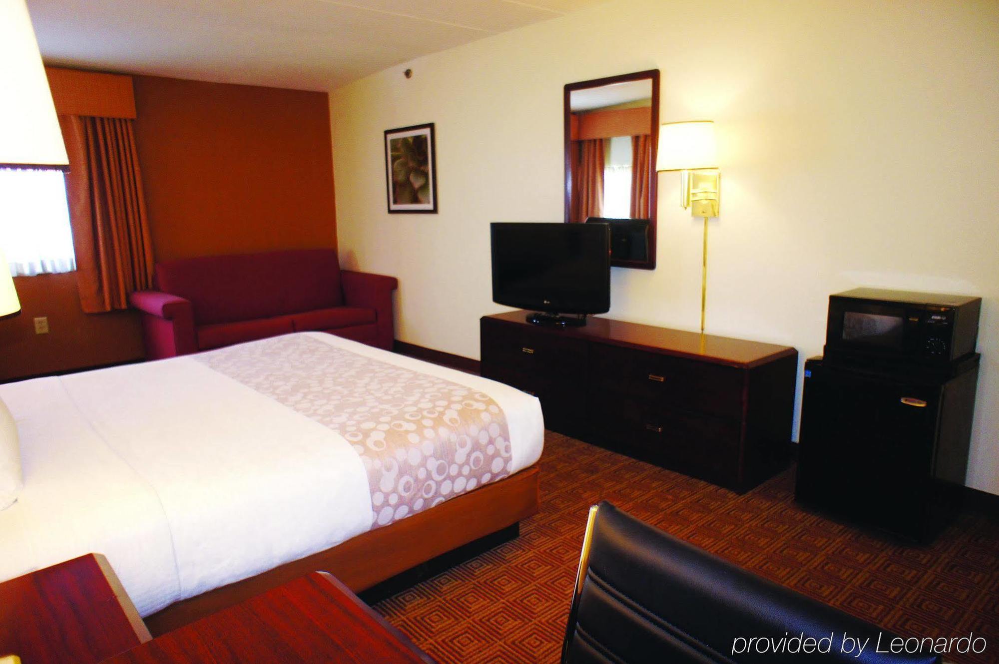 La Quinta By Wyndham Warwick Providence Airport Hotel Bagian luar foto