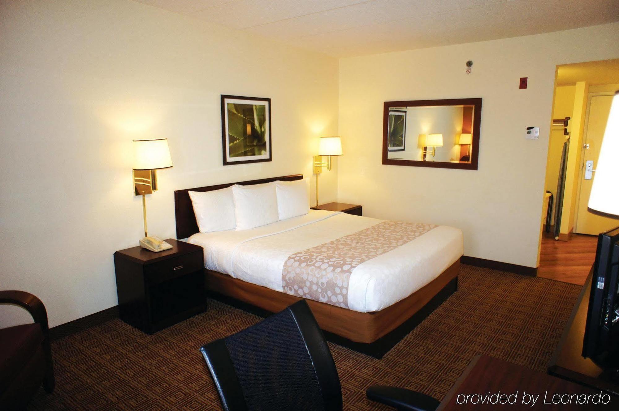 La Quinta By Wyndham Warwick Providence Airport Hotel Bagian luar foto