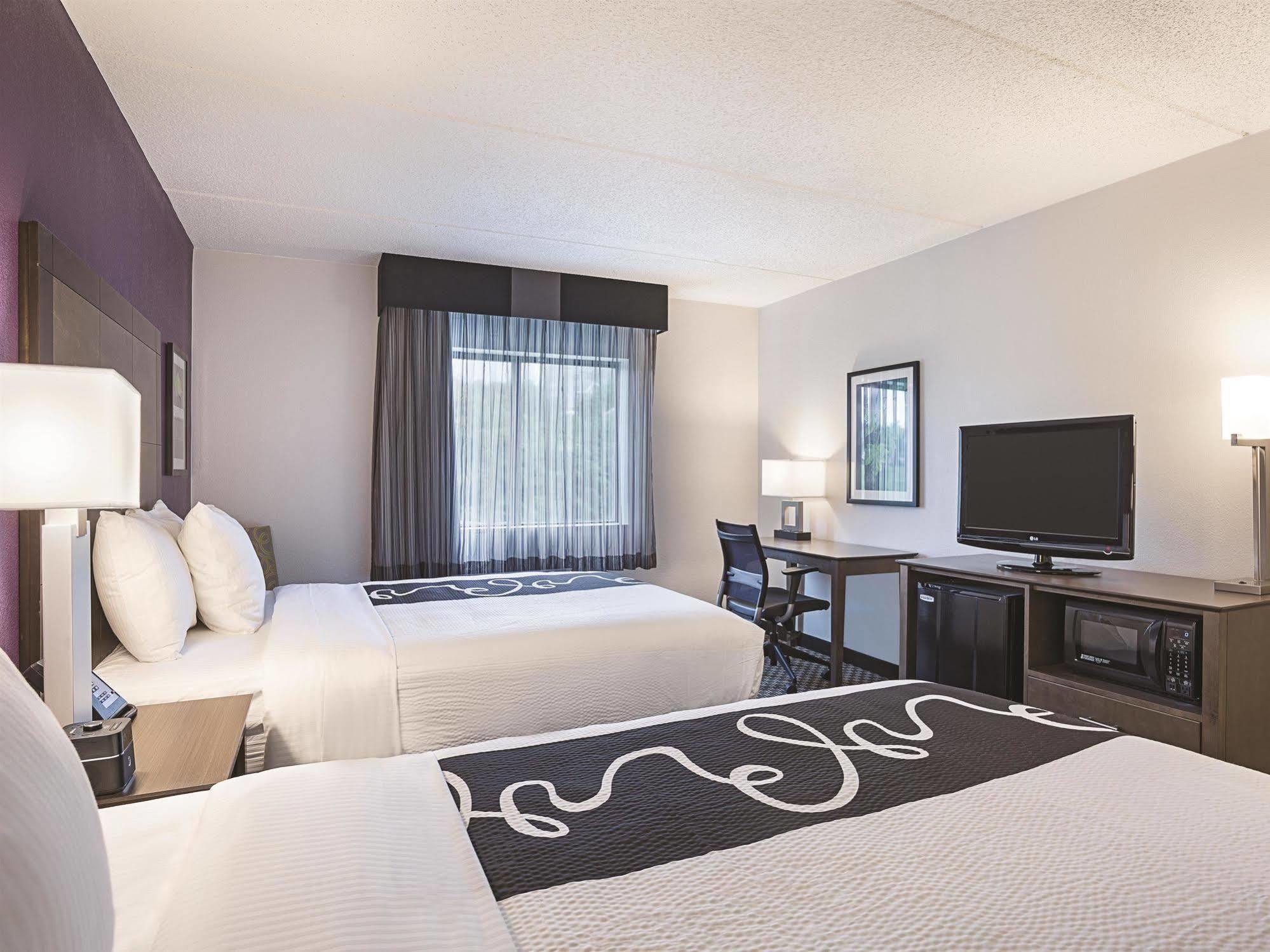 La Quinta By Wyndham Warwick Providence Airport Hotel Bagian luar foto