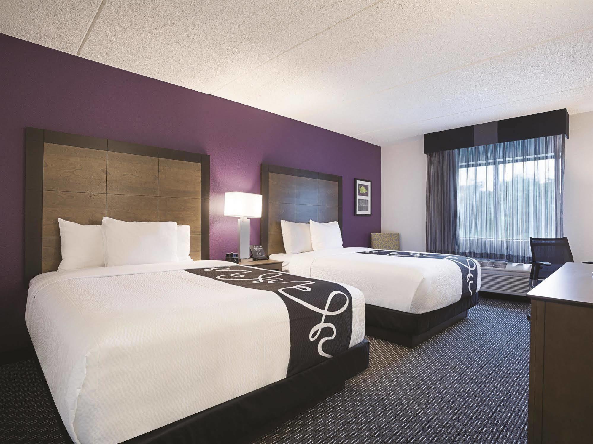 La Quinta By Wyndham Warwick Providence Airport Hotel Bagian luar foto